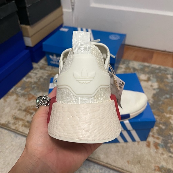 NIB men’s Size 8 (Euro Size 41.5) Adidas NMD R1 Sneakers In White/Tint/Red/Blue - Picture 14 of 16